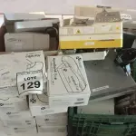 LOTE 129 - 10 LEITORES DE CÓDIGO DE BARRAS, 01 TRANSFORMADOR, VÁRIOS SENSORES DE MOVIMENTO E ELETRÔNICOS DIVERSOS. (NO ESTADO) ATENÇÃO! FAZER A VISITAÇÃO ANTES DE ARREMATAR, NÃO SABEMOS SE FUNCIONA. LEILÃO NÃO TEM GARANTIA E NEM DEVOLUÇÃO, SUJEITO A POSSÍVEIS AVARIAS VISÍVEIS/OCULTAS E/OU AUSÊNCIA DE COMPONENTES.