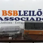 LOTE 202 - 01 VINIL E 02 TOCA-FITAS CASSETE. (NO ESTADO) ATENÇÃO! FAZER A VISITAÇÃO ANTES DE ARREMATAR, NÃO SABEMOS SE FUNCIONA. LEILÃO NÃO TEM GARANTIA E NEM DEVOLUÇÃO, SUJEITO A POSSÍVEIS AVARIAS VISÍVEIS/OCULTAS E/OU AUSÊNCIA DE COMPONENTES.
