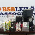 LOTE 416 - 02 NOBREAKS, 01 CAIXA COM VÁRIAS LUMINÁRIAS, BISNAGAS DE SELA TRINCA, ROLOS DE PINTURA E ITENS DIVERSOS. (NO ESTADO) ATENÇÃO! FAZER A VISITAÇÃO ANTES DE ARREMATAR, NÃO SABEMOS SE FUNCIONA. LEILÃO NÃO TEM GARANTIA E NEM DEVOLUÇÃO, SUJEITO A POSSÍVEIS AVARIAS VISÍVEIS/OCULTAS E/OU AUSÊNCIA DE COMPONENTES.