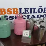 LOTE 131 - 02 BOTIJÕES DE AR VAZIOS E 03 SECADORES DE MÃO. (NO ESTADO) ATENÇÃO! FAZER A VISITAÇÃO ANTES DE ARREMATAR, NÃO SABEMOS SE FUNCIONA. LEILÃO NÃO TEM GARANTIA E NEM DEVOLUÇÃO, SUJEITO A POSSÍVEIS AVARIAS VISÍVEIS/OCULTAS E/OU AUSÊNCIA DE COMPONENTES.