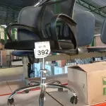 LOTE 392 - 01 CADEIRA DE ESCRITÓRIO COM RODINHAS. (NO ESTADO) ATENÇÃO! FAZER A VISITAÇÃO ANTES DE ARREMATAR, NÃO SABEMOS SE FUNCIONA. LEILÃO NÃO TEM GARANTIA E NEM DEVOLUÇÃO, SUJEITO A POSSÍVEIS AVARIAS VISÍVEIS/OCULTAS E/OU AUSÊNCIA DE COMPONENTES.
