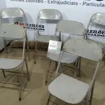 LOTE 445 - 06 CADEIRAS DE FERRO DOBRÁVEL. (NO ESTADO) ATENÇÃO! FAZER A VISITAÇÃO ANTES DE ARREMATAR, NÃO SABEMOS SE FUNCIONA. LEILÃO NÃO TEM GARANTIA E NEM DEVOLUÇÃO, SUJEITO A POSSÍVEIS AVARIAS VISÍVEIS/OCULTAS E/OU AUSÊNCIA DE COMPONENTES.