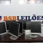 LOTE 240 - 06 MONITORES MARCA HP. (NO ESTADO) ATENÇÃO! FAZER A VISITAÇÃO ANTES DE ARREMATAR, NÃO SABEMOS SE FUNCIONA. LEILÃO NÃO TEM GARANTIA E NEM DEVOLUÇÃO, SUJEITO A POSSÍVEIS AVARIAS VISÍVEIS/OCULTAS E/OU AUSÊNCIA DE COMPONENTES.