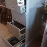 LOTE 366 - 01 ARQUIVO DE AÇO COM 04 GAVETAS. (NO ESTADO) ATENÇÃO! FAZER A VISITAÇÃO ANTES DE ARREMATAR, NÃO SABEMOS SE FUNCIONA. LEILÃO NÃO TEM GARANTIA E NEM DEVOLUÇÃO, SUJEITO A POSSÍVEIS AVARIAS VISÍVEIS/OCULTAS E/OU AUSÊNCIA DE COMPONENTES.