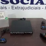 LOTE 438 - 01 APARELHO DE DVD COM KARAOKÊ, MICROFONE E JOYSTICKS MARCA TRONICS. (NO ESTADO) ATENÇÃO! FAZER A VISITAÇÃO ANTES DE ARREMATAR, NÃO SABEMOS SE FUNCIONA. LEILÃO NÃO TEM GARANTIA E NEM DEVOLUÇÃO, SUJEITO A POSSÍVEIS AVARIAS VISÍVEIS/OCULTAS E/OU AUSÊNCIA DE COMPONENTES.