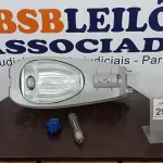 LOTE 290 - 01 LUMINÁRIA DE POSTE. (NO ESTADO) ATENÇÃO! FAZER A VISITAÇÃO ANTES DE ARREMATAR, NÃO SABEMOS SE FUNCIONA. LEILÃO NÃO TEM GARANTIA E NEM DEVOLUÇÃO, SUJEITO A POSSÍVEIS AVARIAS VISÍVEIS/OCULTAS E/OU AUSÊNCIA DE COMPONENTES.