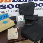 LOTE 150 - 01 ESPECTROFOTÔMETRO, 01 ESTABILIZADOR DE TENSÃO E 06 BOLSAS DE PROJETOR. (NO ESTADO) ATENÇÃO! FAZER A VISITAÇÃO ANTES DE ARREMATAR, NÃO SABEMOS SE FUNCIONA. LEILÃO NÃO TEM GARANTIA E NEM DEVOLUÇÃO, SUJEITO A POSSÍVEIS AVARIAS VISÍVEIS/OCULTAS E/OU AUSÊNCIA DE COMPONENTES.