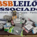 LOTE 418 - 01 LOTE COM VÁRIAS LUMINÁRIAS DE TAMANHOS E MODELOS DIVERSOS. (NO ESTADO) ATENÇÃO! FAZER A VISITAÇÃO ANTES DE ARREMATAR, NÃO SABEMOS SE FUNCIONA, LEILÃO NÃO TEM GARANTIA E NEM DEVOLUÇÃO, SUJEITO A POSSÍVEIS AVARIAS VISÍVEIS/OCULTAS E/OU AUSÊNCIA DE COMPONENTES.