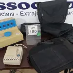 LOTE 150 - 01 ESPECTROFOTÔMETRO, 01 ESTABILIZADOR DE TENSÃO E 06 BOLSAS DE PROJETOR. (NO ESTADO) ATENÇÃO! FAZER A VISITAÇÃO ANTES DE ARREMATAR, NÃO SABEMOS SE FUNCIONA. LEILÃO NÃO TEM GARANTIA E NEM DEVOLUÇÃO, SUJEITO A POSSÍVEIS AVARIAS VISÍVEIS/OCULTAS E/OU AUSÊNCIA DE COMPONENTES.