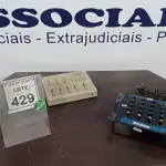 LOTE 429 - 01 MIX STÉREO ROLAND MX-5 E 01 MESA DE SOM. (NO ESTADO) ATENÇÃO! FAZER A VISITAÇÃO ANTES DE ARREMATAR, NÃO SABEMOS SE FUNCIONA. LEILÃO NÃO TEM GARANTIA E NEM DEVOLUÇÃO, SUJEITO A POSSÍVEIS AVARIAS VISÍVEIS/OCULTAS E/OU AUSÊNCIA DE COMPONENTES.