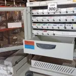 LOTE 300 - 01 CARRINHO DE MEDICAMENTOS. (NO ESTADO) ATENÇÃO! FAZER A VISITAÇÃO ANTES DE ARREMATAR, NÃO SABEMOS SE FUNCIONA. LEILÃO NÃO TEM GARANTIA E NEM DEVOLUÇÃO, SUJEITO A POSSÍVEIS AVARIAS VISÍVEIS/OCULTAS E/OU AUSÊNCIA DE COMPONENTES.