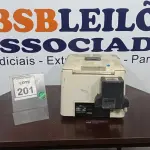 LOTE 201 - 01 CENTRIFUGA DE LABORATÓRIO. (NO ESTADO) ATENÇÃO! FAZER A VISITAÇÃO ANTES DE ARREMATAR, NÃO SABEMOS SE FUNCIONA. LEILÃO NÃO TEM GARANTIA E NEM DEVOLUÇÃO, SUJEITO A POSSÍVEIS AVARIAS VISÍVEIS/OCULTAS E/OU AUSÊNCIA DE COMPONENTES.