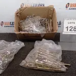 LOTE 128 - 01 LOTE COM GRANDE DE PARAFUSOS. (NO ESTADO) ATENÇÃO! FAZER A VISITAÇÃO ANTES DE ARREMATAR, NÃO SABEMOS SE FUNCIONA, LEILÃO NÃO TEM GARANTIA E NEM DEVOLUÇÃO, SUJEITO A POSSÍVEIS AVARIAS VISÍVEIS/OCULTAS E/OU AUSÊNCIA DE COMPONENTES.