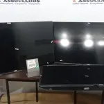 LOTE 408 - 03 TVS LCD DE 50’’ MARCA SAMSUNG. (NO ESTADO) ATENÇÃO! FAZER A VISITAÇÃO ANTES DE ARREMATAR, NÃO SABEMOS SE FUNCIONA. LEILÃO NÃO TEM GARANTIA E NEM DEVOLUÇÃO, SUJEITO A POSSÍVEIS AVARIAS VISÍVEIS/OCULTAS E/OU AUSÊNCIA DE COMPONENTES.