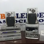 LOTE 190 - 05 APARELHOS DVD, 01 APARELHO DE SOM COM 02 CAIXAS. (NO ESTADO) ATENÇÃO! FAZER A VISITAÇÃO ANTES DE ARREMATAR, NÃO SABEMOS SE FUNCIONA. LEILÃO NÃO TEM GARANTIA E NEM DEVOLUÇÃO, SUJEITO A POSSÍVEIS AVARIAS VISÍVEIS/OCULTAS E/OU AUSÊNCIA DE COMPONENTES.
