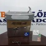 LOTE 179 - 01 BEBEDOURO EM INOX MARCA CÂNOVAS. (NO ESTADO) ATENÇÃO! FAZER A VISITAÇÃO ANTES DE ARREMATAR, NÃO SABEMOS SE FUNCIONA. LEILÃO NÃO TEM GARANTIA E NEM DEVOLUÇÃO, SUJEITO A POSSÍVEIS AVARIAS VISÍVEIS/OCULTAS E/OU AUSÊNCIA DE COMPONENTES.