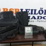 LOTE 383 - 11 BOLSAS PARA NOTEBOOK. (NO ESTADO) ATENÇÃO! FAZER A VISITAÇÃO ANTES DE ARREMATAR, NÃO SABEMOS SE FUNCIONA. LEILÃO NÃO TEM GARANTIA E NEM DEVOLUÇÃO, SUJEITO A POSSÍVEIS AVARIAS VISÍVEIS/OCULTAS E/OU AUSÊNCIA DE COMPONENTES.