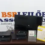 LOTE 420 - 01 TV 32’’ MARCA SAMSUNG, 01 APARELHO BLU RAY, 02 APARELHOS DE DVD, 01 CPU, 01 TECLADO, 01 ROTEADOR E 01 FONTE DE ALIMENTAÇÃO ININTERRUPTA. (NO ESTADO) ATENÇÃO! FAZER A VISITAÇÃO ANTES DE ARREMATAR, NÃO SABEMOS SE FUNCIONA. LEILÃO NÃO TEM GARANTIA E NEM DEVOLUÇÃO, SUJEITO A POSSÍVEIS AVARIAS VISÍVEIS/OCULTAS E/OU AUSÊNCIA DE COMPONENTES.