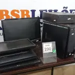 LOTE 230 - 04 MONITORES DE MARCAS E MODELOS DIVERSOS, 03 CPUS, 01 TECLADO E 01 MOUSE. (NO ESTADO) ATENÇÃO! FAZER A VISITAÇÃO ANTES DE ARREMATAR, NÃO SABEMOS SE FUNCIONA. LEILÃO NÃO TEM GARANTIA E NEM DEVOLUÇÃO, SUJEITO A POSSÍVEIS AVARIAS VISÍVEIS/OCULTAS E/OU AUSÊNCIA DE COMPONENTES.