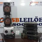 LOTE 162 - 03 APARELHOS DE VÍDEO CASSETE, 01 APARELHO DE COM 03 CAIXAS E 01 APARELHO DE SOM MODULAR. (NO ESTADO) ATENÇÃO! FAZER A VISITAÇÃO ANTES DE ARREMATAR, NÃO SABEMOS SE FUNCIONA. LEILÃO NÃO TEM GARANTIA E NEM DEVOLUÇÃO, SUJEITO A POSSÍVEIS AVARIAS VISÍVEIS/OCULTAS E/OU AUSÊNCIA DE COMPONENTES.