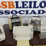 LOTE 329 - 03 MÁQUINAS DE CONTAGEM DE CÉDULAS E 01 IMPRESSORA. (NO ESTADO) ATENÇÃO! FAZER A VISITAÇÃO ANTES DE ARREMATAR, NÃO SABEMOS SE FUNCIONA. LEILÃO NÃO TEM GARANTIA E NEM DEVOLUÇÃO, SUJEITO A POSSÍVEIS AVARIAS VISÍVEIS/OCULTAS E/OU AUSÊNCIA DE COMPONENTES.