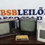 LOTE 318 - 02 TV’S DE TUBO MARAS SHARP E CCE, 01 MINI TV E 01 RADIO RELÓGIO. (NO ESTADO) ATENÇÃO! FAZER A VISITAÇÃO ANTES DE ARREMATAR, NÃO SABEMOS SE FUNCIONA. LEILÃO NÃO TEM GARANTIA E NEM DEVOLUÇÃO, SUJEITO A POSSÍVEIS AVARIAS VISÍVEIS/OCULTAS E/OU AUSÊNCIA DE COMPONENTES.