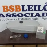 LOTE 384 - 01 LUMINÁRIA DE POSTE. (NO ESTADO) ATENÇÃO! FAZER A VISITAÇÃO ANTES DE ARREMATAR, NÃO SABEMOS SE FUNCIONA. LEILÃO NÃO TEM GARANTIA E NEM DEVOLUÇÃO, SUJEITO A POSSÍVEIS AVARIAS VISÍVEIS/OCULTAS E/OU AUSÊNCIA DE COMPONENTES.