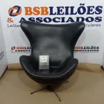 LOTE 348 - 01 POLTRONA EGG PRETA. (NO ESTADO) ATENÇÃO! FAZER A VISITAÇÃO ANTES DE ARREMATAR, NÃO SABEMOS SE FUNCIONA. LEILÃO NÃO TEM GARANTIA E NEM DEVOLUÇÃO, SUJEITO A POSSÍVEIS AVARIAS VISÍVEIS/OCULTAS E/OU AUSÊNCIA DE COMPONENTES.