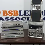 LOTE 190 - 05 APARELHOS DVD, 01 APARELHO DE SOM COM 02 CAIXAS. (NO ESTADO) ATENÇÃO! FAZER A VISITAÇÃO ANTES DE ARREMATAR, NÃO SABEMOS SE FUNCIONA. LEILÃO NÃO TEM GARANTIA E NEM DEVOLUÇÃO, SUJEITO A POSSÍVEIS AVARIAS VISÍVEIS/OCULTAS E/OU AUSÊNCIA DE COMPONENTES.