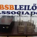 LOTE 328 - 01 SUBWOOFER PASSIVO E 02 CESTAS PARA FRITURAS. (NO ESTADO) ATENÇÃO! FAZER A VISITAÇÃO ANTES DE ARREMATAR, NÃO SABEMOS SE FUNCIONA. LEILÃO NÃO TEM GARANTIA E NEM DEVOLUÇÃO, SUJEITO A POSSÍVEIS AVARIAS VISÍVEIS/OCULTAS E/OU AUSÊNCIA DE COMPONENTES.