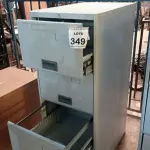 LOTE 349 - 01 ARQUIVO DE AÇO COM 04 GAVETAS. (NO ESTADO) ATENÇÃO! FAZER A VISITAÇÃO ANTES DE ARREMATAR, NÃO SABEMOS SE FUNCIONA. LEILÃO NÃO TEM GARANTIA E NEM DEVOLUÇÃO, SUJEITO A POSSÍVEIS AVARIAS VISÍVEIS/OCULTAS E/OU AUSÊNCIA DE COMPONENTES.