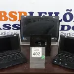 LOTE 402 - 02 NOTEBOOKS MARCA POSITIVO E 01 MONITOR COM SUPORTE. (NO ESTADO) ATENÇÃO! FAZER A VISITAÇÃO ANTES DE ARREMATAR, NÃO SABEMOS SE FUNCIONA. LEILÃO NÃO TEM GARANTIA E NEM DEVOLUÇÃO, SUJEITO A POSSÍVEIS AVARIAS VISÍVEIS/OCULTAS E/OU AUSÊNCIA DE COMPONENTES.