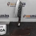 LOTE 030 - 01 CUTELO  IMPORTADA AÇO INOXIDÁVEL CABO EM MADEIRA  FULL TANG BAINHA DE NAPA  TAMANHO TOTAL 30CM PESO 318G JÁ. (NO ESTADO) ATENÇÃO! FAZER A VISITAÇÃO ANTES DE ARREMATAR, NÃO SABEMOS SE FUNCIONA. LEILÃO NÃO TEM GARANTIA E NEM DEVOLUÇÃO, SUJEITO A POSSÍVEIS AVARIAS VISÍVEIS/OCULTAS E/OU AUSÊNCIA DE COMPONENTES.