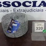 LOTE 320 - 01 ROLO DE ARAME FARPADO 500M. (NO ESTADO) ATENÇÃO! FAZER A VISITAÇÃO ANTES DE ARREMATAR, NÃO SABEMOS SE FUNCIONA. LEILÃO NÃO TEM GARANTIA E NEM DEVOLUÇÃO, SUJEITO A POSSÍVEIS AVARIAS VISÍVEIS/OCULTAS E/OU AUSÊNCIA DE COMPONENTES.