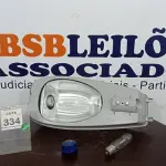 LOTE 334 - 01 LUMINÁRIA DE POSTE. (NO ESTADO) ATENÇÃO! FAZER A VISITAÇÃO ANTES DE ARREMATAR, NÃO SABEMOS SE FUNCIONA. LEILÃO NÃO TEM GARANTIA E NEM DEVOLUÇÃO, SUJEITO A POSSÍVEIS AVARIAS VISÍVEIS/OCULTAS E/OU AUSÊNCIA DE COMPONENTES.