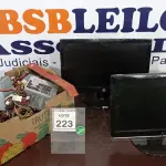 LOTE 223 - 09 FONTES PARA PC E 02 MONITORES. (NO ESTADO) ATENÇÃO! FAZER A VISITAÇÃO ANTES DE ARREMATAR, NÃO SABEMOS SE FUNCIONA. LEILÃO NÃO TEM GARANTIA E NEM DEVOLUÇÃO, SUJEITO A POSSÍVEIS AVARIAS VISÍVEIS/OCULTAS E/OU AUSÊNCIA DE COMPONENTES.