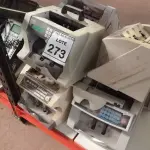 LOTE 273 - 07 MÁQUINAS DE CONTAGEM DE CÉDULAS. (NO ESTADO) ATENÇÃO! FAZER A VISITAÇÃO ANTES DE ARREMATAR, NÃO SABEMOS SE FUNCIONA. LEILÃO NÃO TEM GARANTIA E NEM DEVOLUÇÃO, SUJEITO A POSSÍVEIS AVARIAS VISÍVEIS/OCULTAS E/OU AUSÊNCIA DE COMPONENTES.