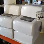 LOTE 446 - 08 DISPENSES DE PAPEL. (NO ESTADO) ATENÇÃO! FAZER A VISITAÇÃO ANTES DE ARREMATAR, NÃO SABEMOS SE FUNCIONA. LEILÃO NÃO TEM GARANTIA E NEM DEVOLUÇÃO, SUJEITO A POSSÍVEIS AVARIAS VISÍVEIS/OCULTAS E/OU AUSÊNCIA DE COMPONENTES.