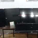 LOTE 408 - 03 TVS LCD DE 50’’ MARCA SAMSUNG. (NO ESTADO) ATENÇÃO! FAZER A VISITAÇÃO ANTES DE ARREMATAR, NÃO SABEMOS SE FUNCIONA. LEILÃO NÃO TEM GARANTIA E NEM DEVOLUÇÃO, SUJEITO A POSSÍVEIS AVARIAS VISÍVEIS/OCULTAS E/OU AUSÊNCIA DE COMPONENTES.