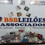 LOTE 343 - 01 LOTE COM GRANDE QUANTIDADE DE CD’S DE MÚSICA. (NO ESTADO) ATENÇÃO! FAZER A VISITAÇÃO ANTES DE ARREMATAR, NÃO SABEMOS SE FUNCIONA. LEILÃO NÃO TEM GARANTIA E NEM DEVOLUÇÃO, SUJEITO A POSSÍVEIS AVARIAS VISÍVEIS/OCULTAS E/OU AUSÊNCIA DE COMPONENTES.