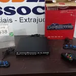 LOTE 438 - 01 APARELHO DE DVD COM KARAOKÊ, MICROFONE E JOYSTICKS MARCA TRONICS. (NO ESTADO) ATENÇÃO! FAZER A VISITAÇÃO ANTES DE ARREMATAR, NÃO SABEMOS SE FUNCIONA. LEILÃO NÃO TEM GARANTIA E NEM DEVOLUÇÃO, SUJEITO A POSSÍVEIS AVARIAS VISÍVEIS/OCULTAS E/OU AUSÊNCIA DE COMPONENTES.