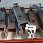 LOTE 386 - 07 PEÇAS DE ENGATES DE FERRO REFORÇADOS. (NO ESTADO) ATENÇÃO! FAZER A VISITAÇÃO ANTES DE ARREMATAR, NÃO SABEMOS SE FUNCIONA. LEILÃO NÃO TEM GARANTIA E NEM DEVOLUÇÃO, SUJEITO A POSSÍVEIS AVARIAS VISÍVEIS/OCULTAS E/OU AUSÊNCIA DE COMPONENTES.