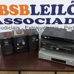 LOTE 198 - 01 MINISYSTEM COM 02 CAIXAS MARCA PHILCO, 01 BLU-RAY MARCA SAMSUNG, 01 APARELHO DE VÍDEO CASSETE E 01 APARELHO DVD. (NO ESTADO) ATENÇÃO! FAZER A VISITAÇÃO ANTES DE ARREMATAR, NÃO SABEMOS SE FUNCIONA. LEILÃO NÃO TEM GARANTIA E NEM DEVOLUÇÃO, SUJEITO A POSSÍVEIS AVARIAS VISÍVEIS/OCULTAS E/OU AUSÊNCIA DE COMPONENTES.