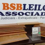 LOTE 228 - 20 PECAS DE MADEIRA. (NO ESTADO) ATENÇÃO! FAZER A VISITAÇÃO ANTES DE ARREMATAR, NÃO SABEMOS SE FUNCIONA. LEILÃO NÃO TEM GARANTIA E NEM DEVOLUÇÃO, SUJEITO A POSSÍVEIS AVARIAS VISÍVEIS/OCULTAS E/OU AUSÊNCIA DE COMPONENTES.