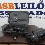 LOTE 435 - 01 FILMADORA MARCA PANASONIC COM CASE. (NO ESTADO) ATENÇÃO! FAZER A VISITAÇÃO ANTES DE ARREMATAR, NÃO SABEMOS SE FUNCIONA. LEILÃO NÃO TEM GARANTIA E NEM DEVOLUÇÃO, SUJEITO A POSSÍVEIS AVARIAS VISÍVEIS/OCULTAS E/OU AUSÊNCIA DE COMPONENTES.