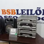 LOTE 243 - 01 APARELHO DE SOM COM 02 CAIXAS MARCA GRADIENTE. (NO ESTADO) ATENÇÃO! FAZER A VISITAÇÃO ANTES DE ARREMATAR, NÃO SABEMOS SE FUNCIONA. LEILÃO NÃO TEM GARANTIA E NEM DEVOLUÇÃO, SUJEITO A POSSÍVEIS AVARIAS VISÍVEIS/OCULTAS E/OU AUSÊNCIA DE COMPONENTES.