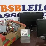 LOTE 223 - 09 FONTES PARA PC E 02 MONITORES. (NO ESTADO) ATENÇÃO! FAZER A VISITAÇÃO ANTES DE ARREMATAR, NÃO SABEMOS SE FUNCIONA. LEILÃO NÃO TEM GARANTIA E NEM DEVOLUÇÃO, SUJEITO A POSSÍVEIS AVARIAS VISÍVEIS/OCULTAS E/OU AUSÊNCIA DE COMPONENTES.
