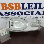 LOTE 371 - 01 LUMINÁRIA DE POSTE. (NO ESTADO) ATENÇÃO! FAZER A VISITAÇÃO ANTES DE ARREMATAR, NÃO SABEMOS SE FUNCIONA. LEILÃO NÃO TEM GARANTIA E NEM DEVOLUÇÃO, SUJEITO A POSSÍVEIS AVARIAS VISÍVEIS/OCULTAS E/OU AUSÊNCIA DE COMPONENTES.