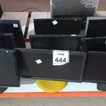 LOTE 444 - 09 MONITORES LCD DE MARCAS E MODELOS DIVERSOS. (NO ESTADO) ATENÇÃO! FAZER A VISITAÇÃO ANTES DE ARREMATAR, NÃO SABEMOS SE FUNCIONA. LEILÃO NÃO TEM GARANTIA E NEM DEVOLUÇÃO, SUJEITO A POSSÍVEIS AVARIAS VISÍVEIS/OCULTAS E/OU AUSÊNCIA DE COMPONENTES.