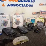 LOTE 210 - 04 MICROFONES PARA SEMINÁRIO, 02 GPS E 02 APARELHOS DE TELEFONE COM FIO. (NO ESTADO) ATENÇÃO! FAZER A VISITAÇÃO ANTES DE ARREMATAR, NÃO SABEMOS SE FUNCIONA, LEILÃO NÃO TEM GARANTIA E NEM DEVOLUÇÃO, SUJEITO A POSSÍVEIS AVARIAS VISÍVEIS/OCULTAS E/OU AUSÊNCIA DE COMPONENTES.